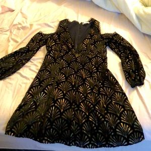 Alice & Olivia cold shoulder velvet Art Deco print dress